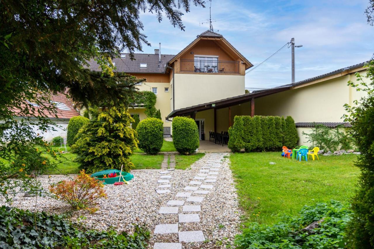 Apartmanovy Dum Vilémovice Extérieur photo